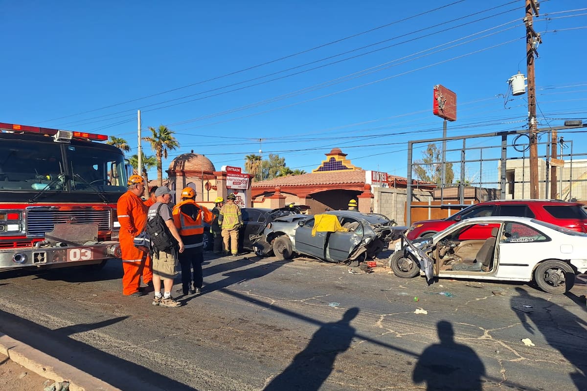 Choque entre cinco vehículos deja una persona sin vida en la carretera a San Felipe