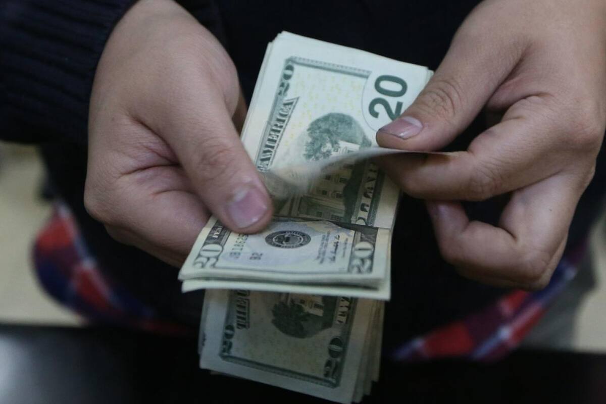 Peso alcanza su peor nivel en siete meses; se cotiza en 20.88 por dólar