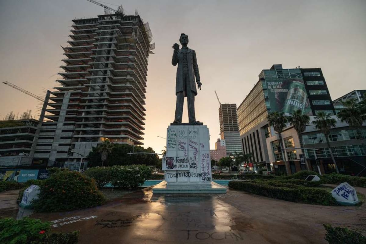 Zona Río de Tijuana amanece con pintas y daños tras marchas por el Día Internacional de la Mujer