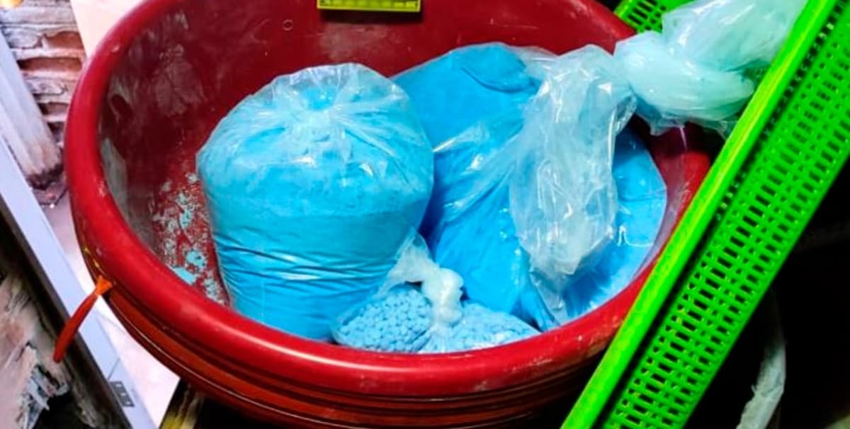 También fueron asegurados 3.328 kilos de fentanilo y 2.516 kilos de pastillas de color azul, lo que equivale aproximadamente a 23,083 pastillas.