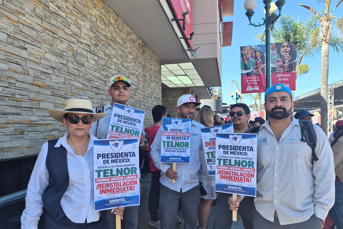 Trabajadores de Telnor se manifiestan durante visita de Sheinbaum a Tijuana