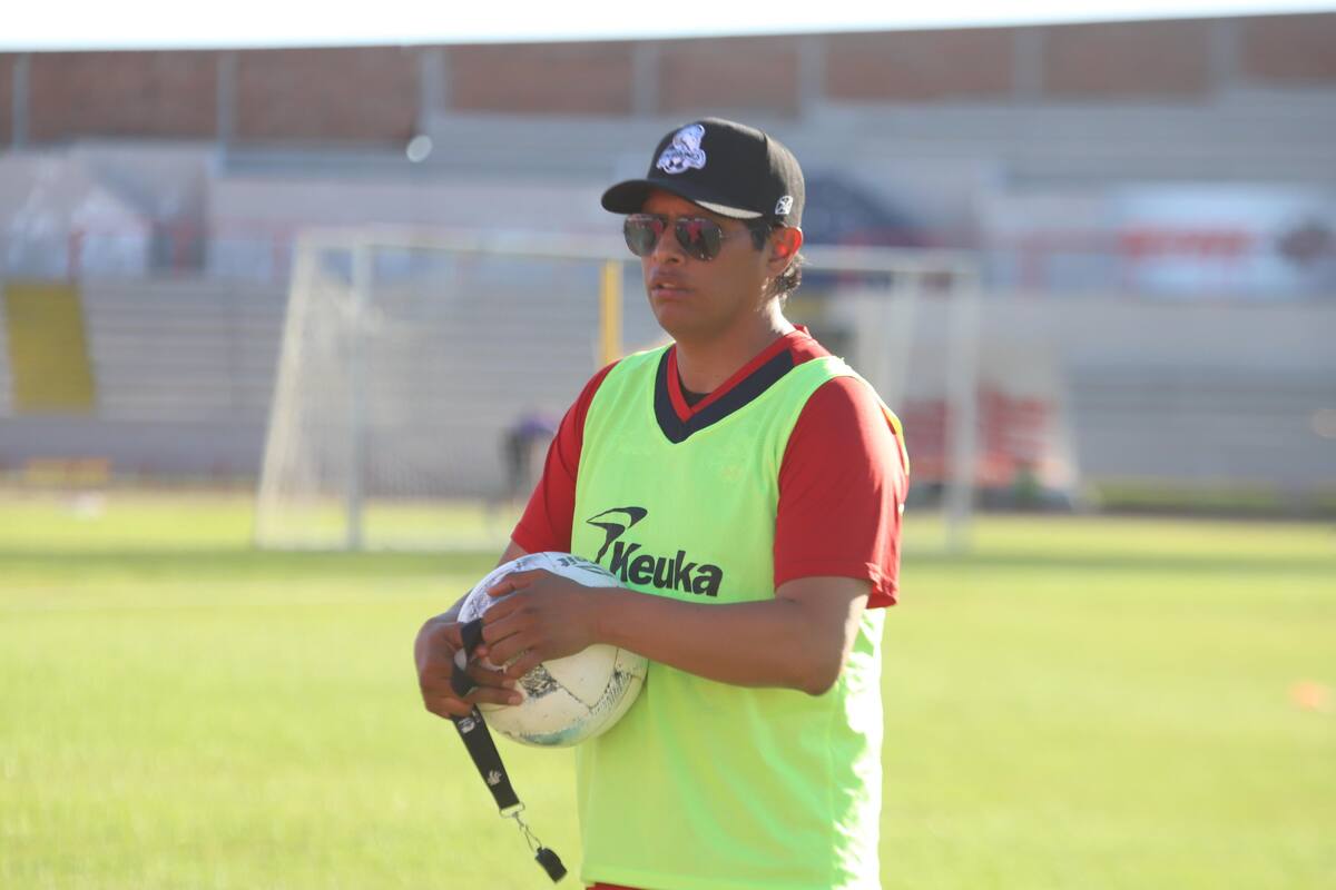 Cimarrones van contra el líder