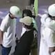 Joven simula un abrazo y mata a otra persona por una deuda de 20 mil pesos; el incidente fue captado en video y se hizo viral