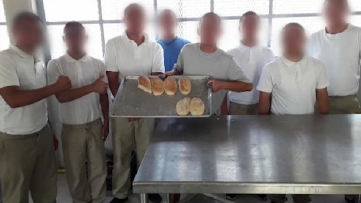 Panadería es uno de los talleres de oficio que cursan los jóvenes internos de Itama en Cócorit.