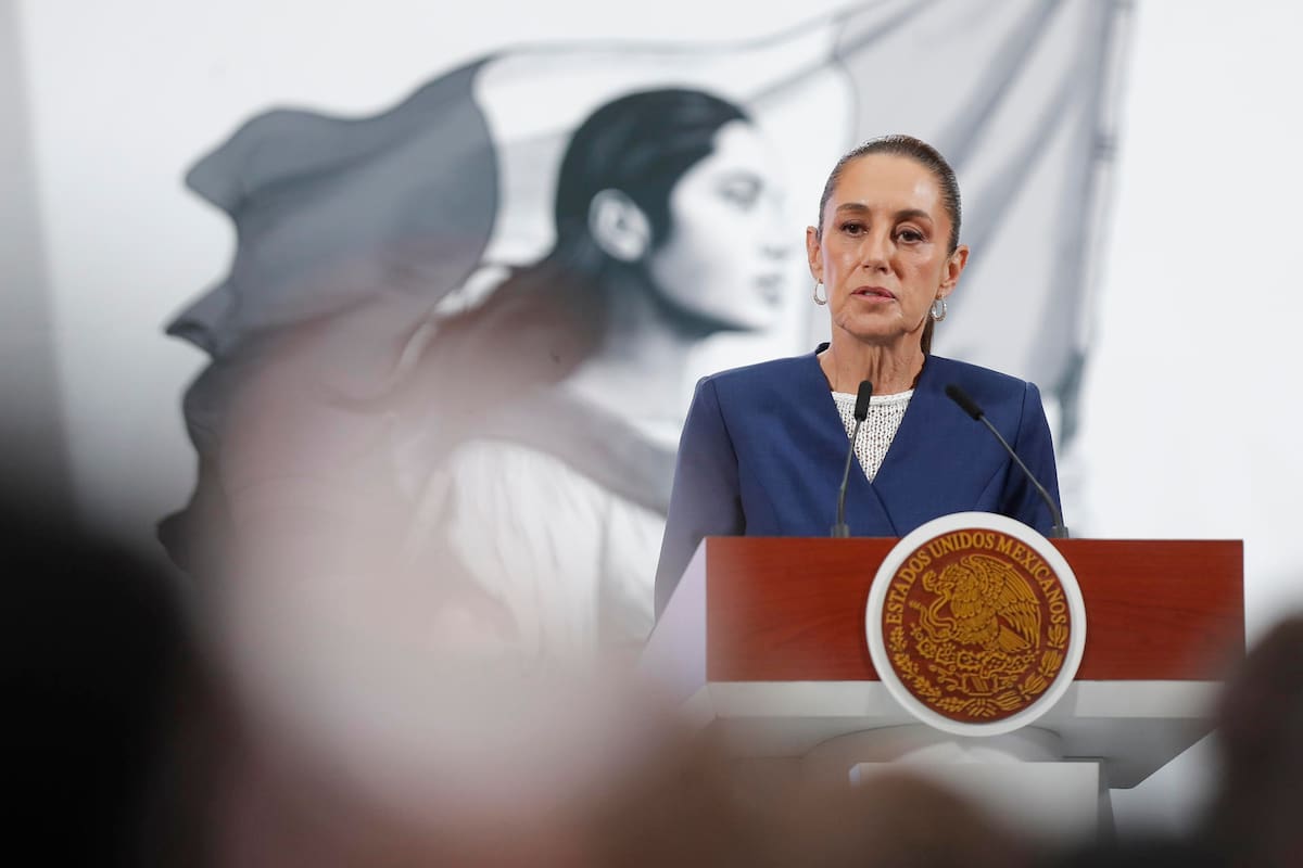 MEX3546. CIUDAD DE MÉXICO (MÉXICO), 29/05/2025.- La presidenta Claudia Sheinbaum, participa este jueves en una rueda de prensa en el Palacio Nacional en Ciudad de México (México). Sheinbaum señaló que insistirá en la extradición de Dámaso López Serrano, conocido como 'El Mini Lic', por parte de Estados Unidos, pese a que el presunto narcotraficante llegó a un acuerdo con el gobierno de aquel país al declararse culpable por tráfico de fentanilo. | Crédito: EFE/ Isaac Esquivel