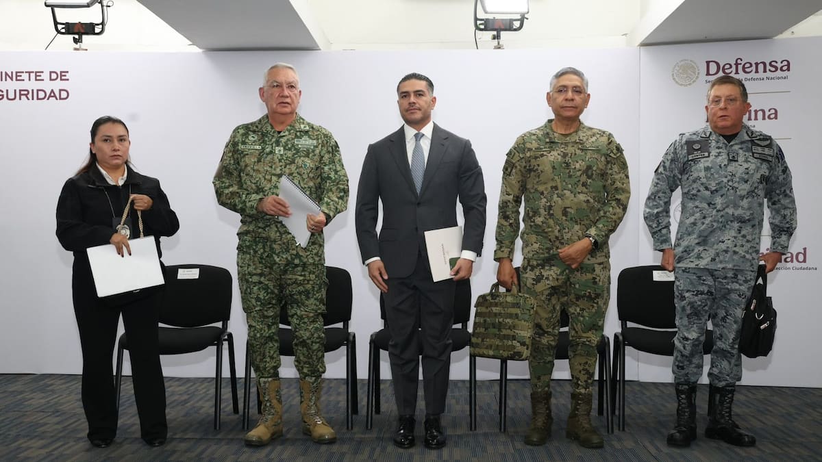 García Harfuch informa traslado de 25 internos de alta peligrosidad de cárceles de Michoacán a Ceferesos por riesgos de violencia bajo el Plan Michoacán; ejercían liderazgo criminal y generaban inestabilidad en penales estatales