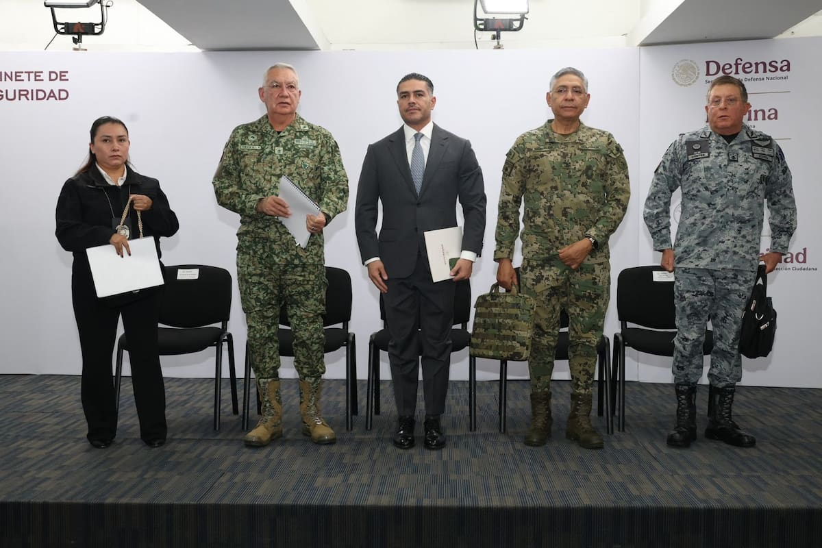 García Harfuch informa traslado de 25 internos de alta peligrosidad de cárceles de Michoacán a Ceferesos por riesgos de violencia bajo el Plan Michoacán; ejercían liderazgo criminal y generaban inestabilidad en penales estatales