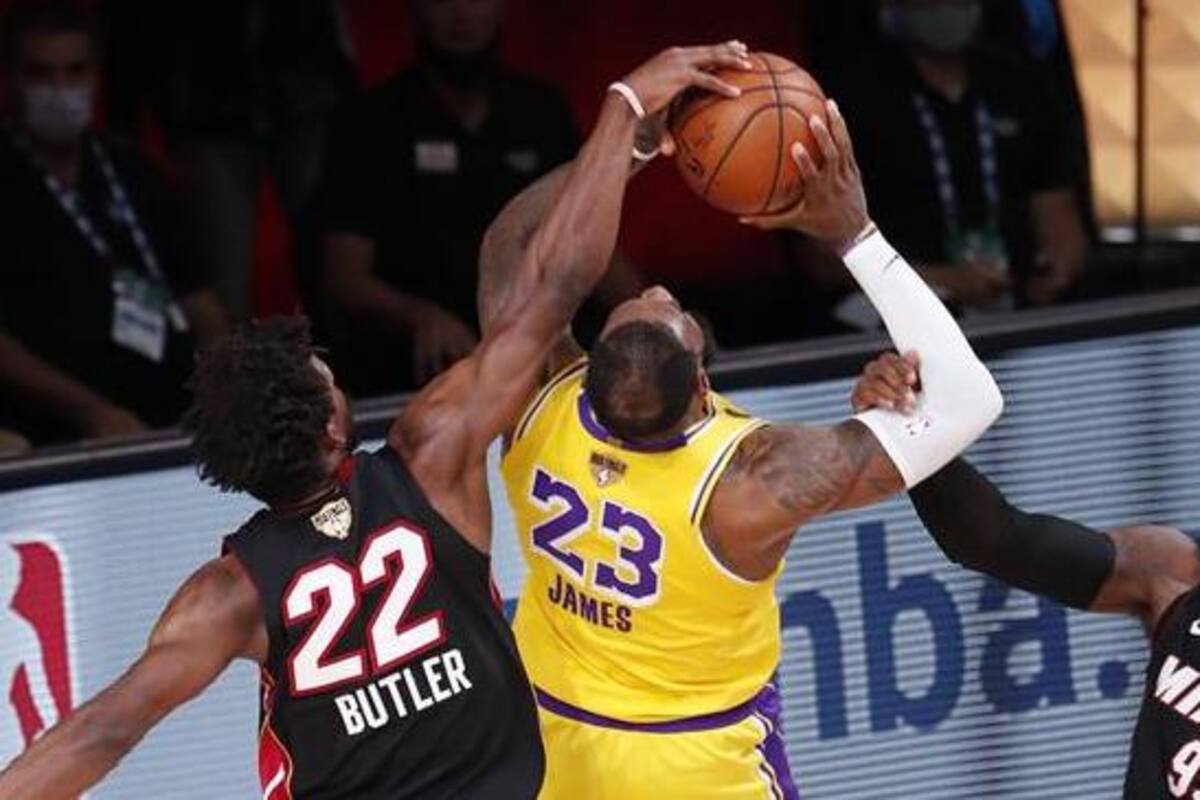 Lakers derrotan al Heat y se ponen a un triunfo del campeonato