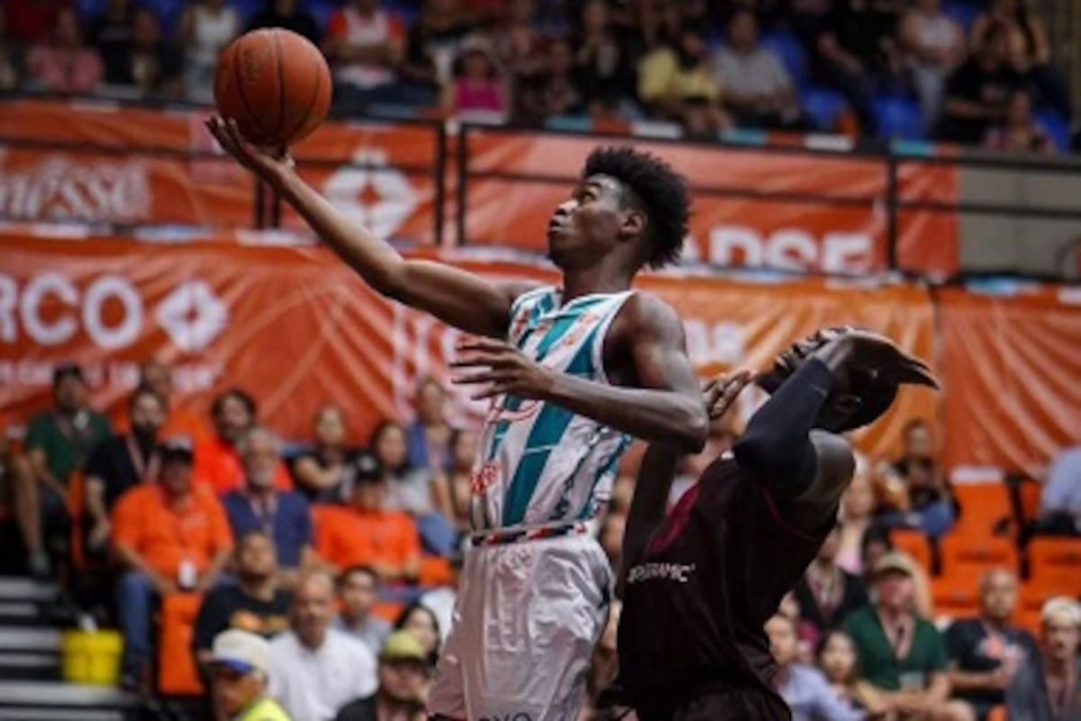 Mike Warren debutó con Soles