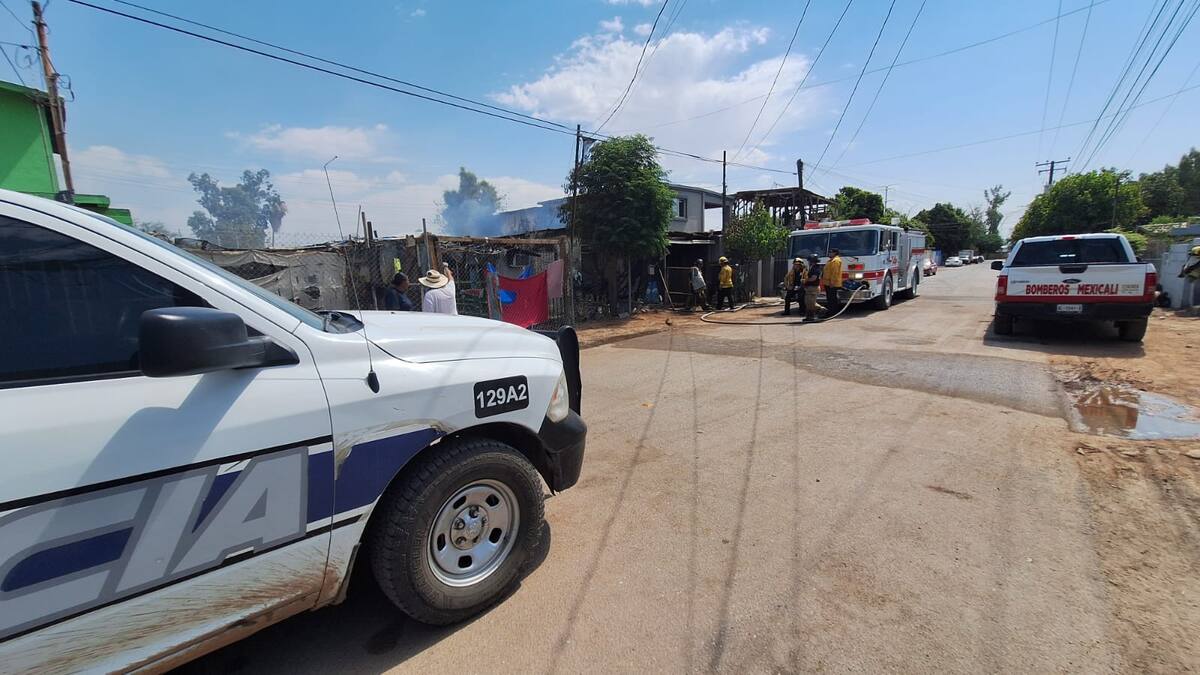 Al lugar llegaron dos máquinas de bomberos, la 07, bajo la responsabilidad de Juan Carlos Salazar, y la 04, a cargo de Héctor Rivera, quienes lograron controlar el fuego. Foto: Cortesía.
