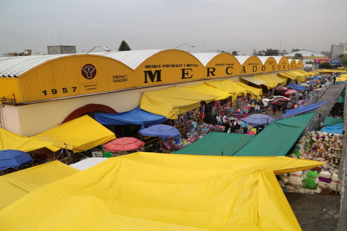 Incendio en Mercado de Sonora moviliza a bomberos y Protección Civil en la CDMX por fuego en puestos semifijos