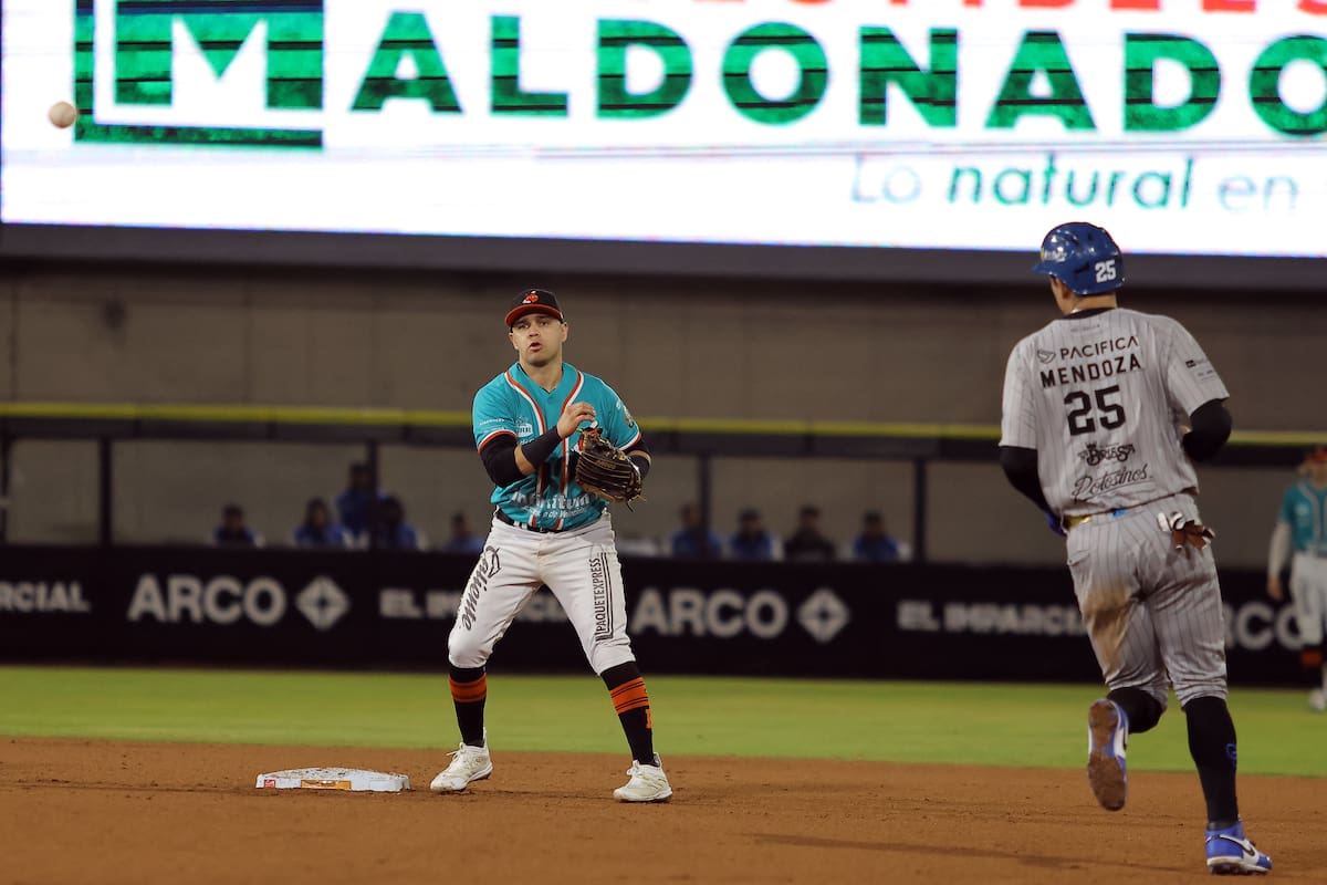 Cambian Naranjeros a Irving López y Ángel Camacho; llega Eduardo Vera