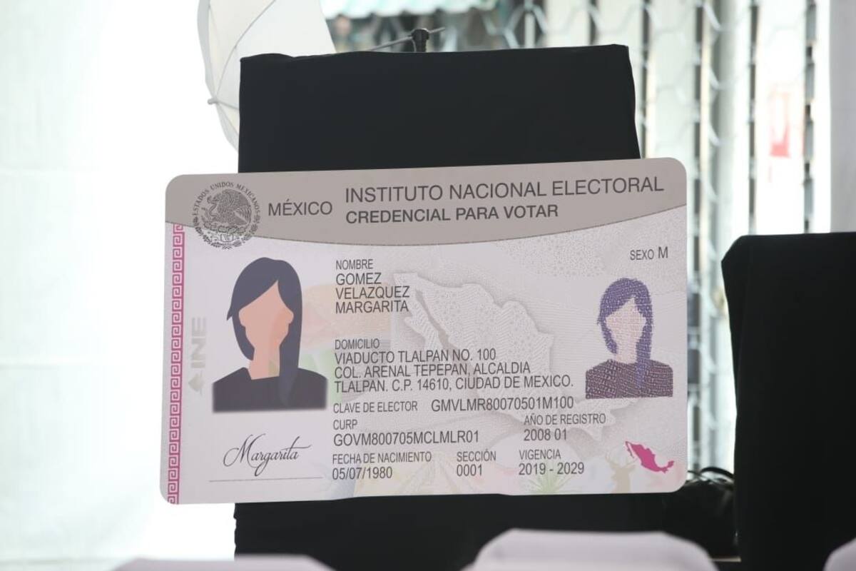 Advierten derroche en credencialización del INE en el extranjero