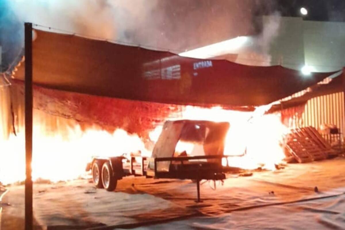Registran dos incendios a comercios la madrugada de este lunes