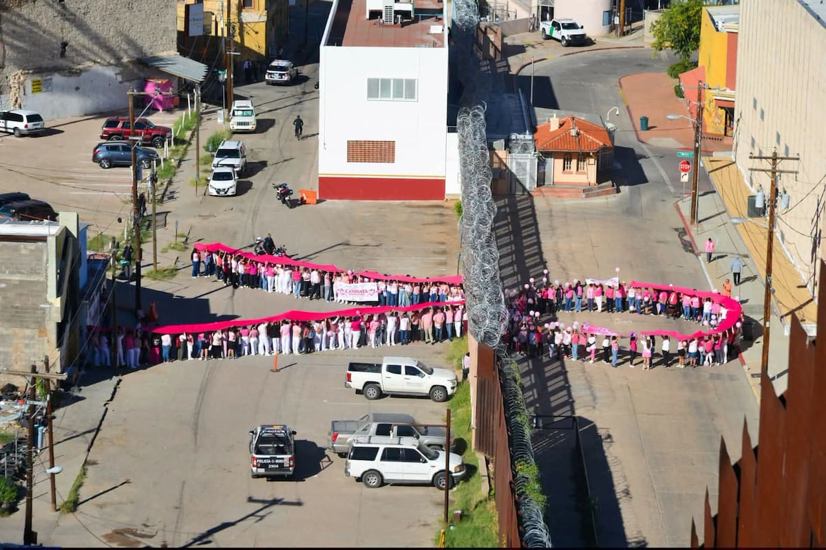 Realizan caminata binacional en conmemoración de la lucha contra el cáncer de mama