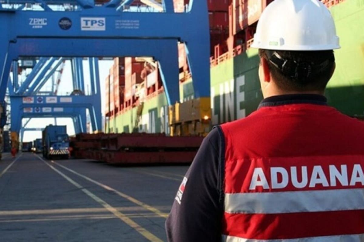 Más de 555 empresas estarían involucradas en actividades ilícitas en aduanas, afirma FGR