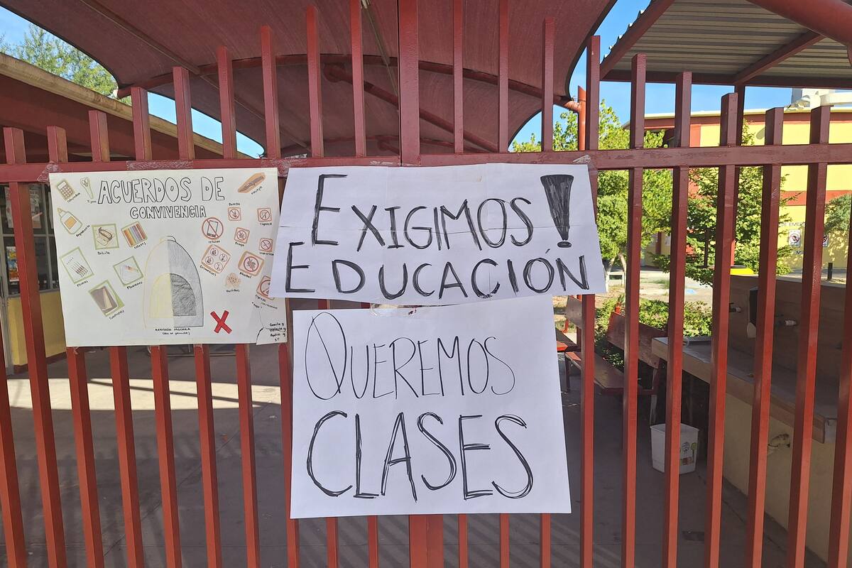 Toman secundaria técnica #32 por falta de maestros