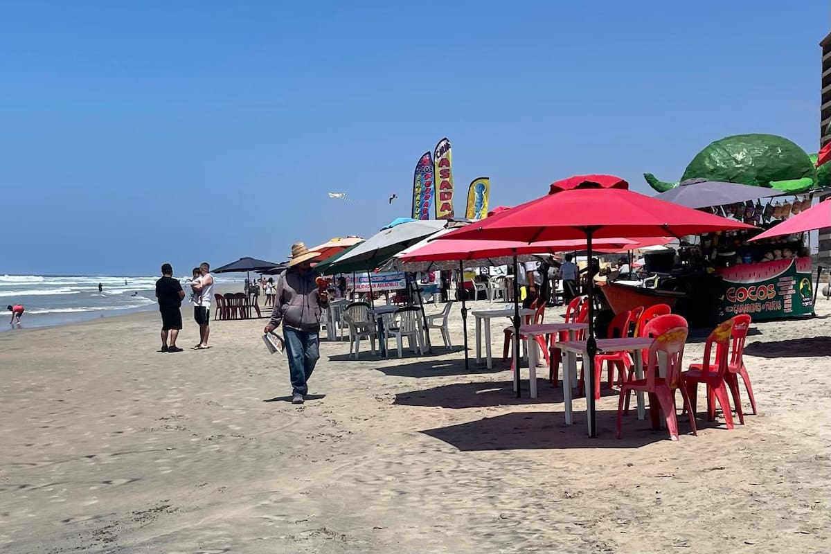 Sol amable y mar movido; así se vive el Día del Trabajo en Rosarito