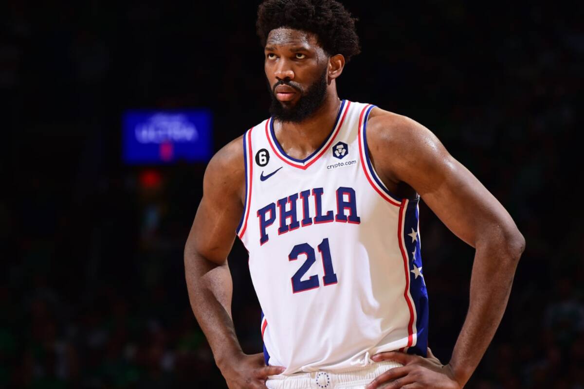 NBA: Joel Embiid podría regresar a finales de marzo tras su lesión en la rodilla, según Adrian Wojnarowski