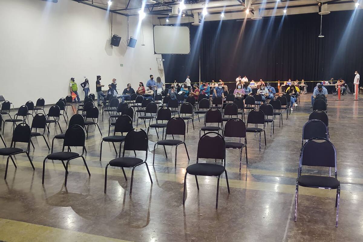 Sigue baja afluencia en centros de vacunación, no se han acabado siquiera las dosis del lunes