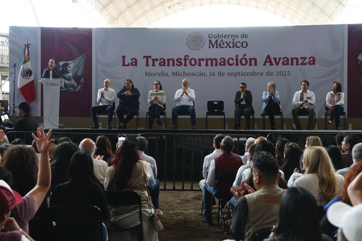 Morelia, Michoacán, México. 14 de septiembre 2025. La presidenta constitucional de los Estados Unidos Mexicanos, la Doctora Claudia Sheinbaum Pardo en La transformación avanza en Michoacán. Acompañanan a la mandataria: Alfredo Ramírez Bedolla, gobernador de Mochoacán; Rosa Icela Rodríguez Velázquez, secretaria de Gobernación; Claudia Curiel de Icaza, secretaria de Cultura; Alicia Bárcena Ibarra, secretaria de Medio Ambiente y Recursos Naturales (Semarnat); Citlalli Hernández Mora, secretaria de la Secretaría de las Mujeres; Mario Delgado Carrillo, secretario de Educación Pública; Torres Rosas, Coordinador general de programas para el Bienestar y Leticia Ramirez coordinadora de asuntos gubernamentales. Foto: Juan Carlos Buenrostro /Presidencia