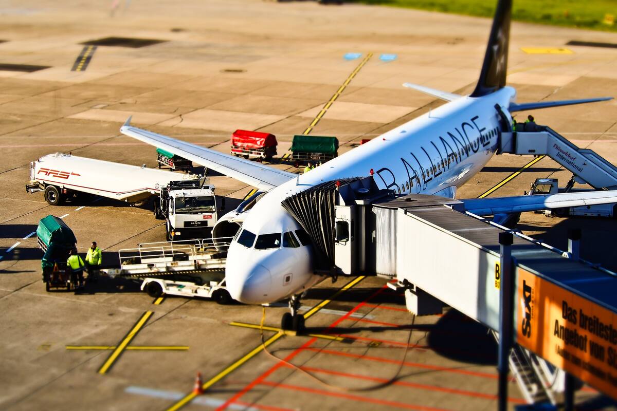Obesidad: Por qué las aerolíneas quieren comenzar a pesar a los pasajeros