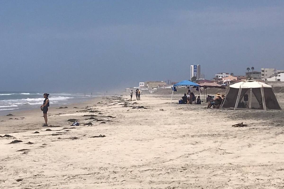 Aprovechan bañistas acceso a playas privadas de Rosarito