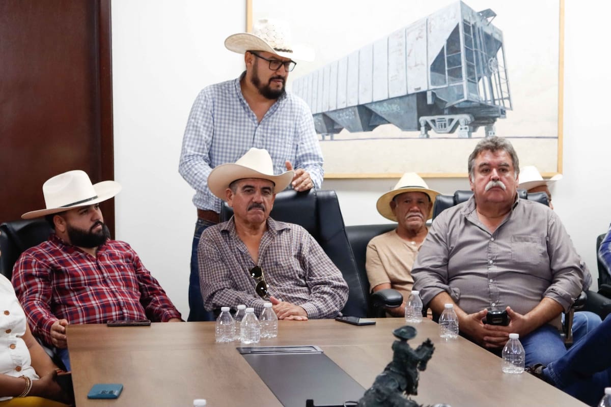 Representantes del sector agropecuario participaron en una reunión de trabajo con autoridades estatales para abordar las necesidades y apoyos pendientes para productores de Baja California. Foto: Cortesía