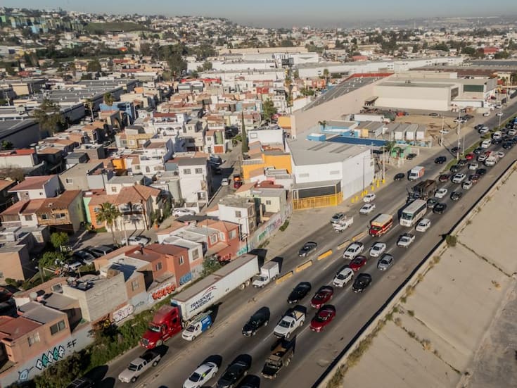 Recomiendan tomar rutas alternas por nuevo socavón a la altura de centro industrial Los Pinos