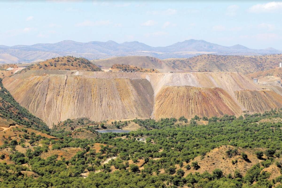 Minas de Oro Nacional Ilumina comunidad de Sahuaripa