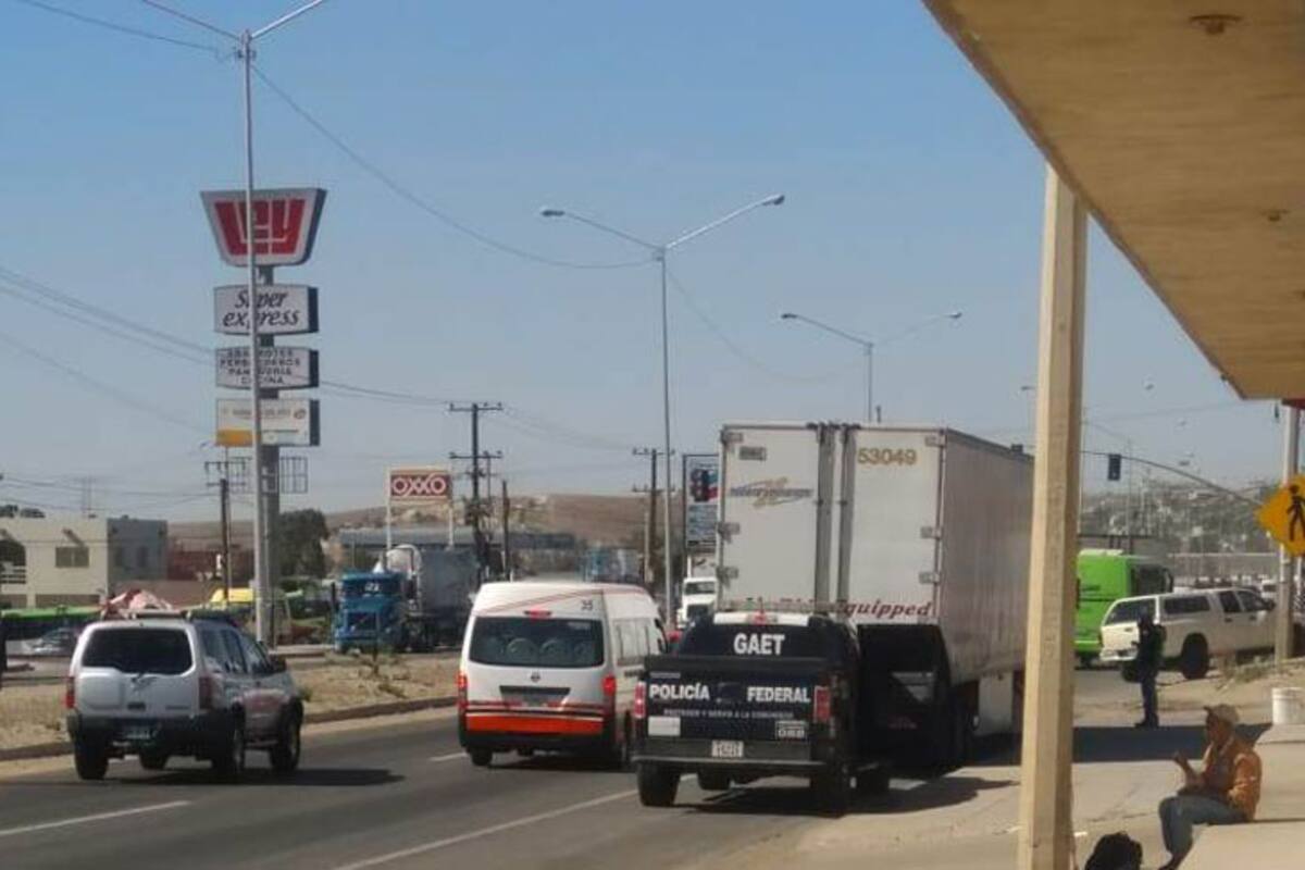Denuncian que retén de Policía Federal obstruye paso a comercios