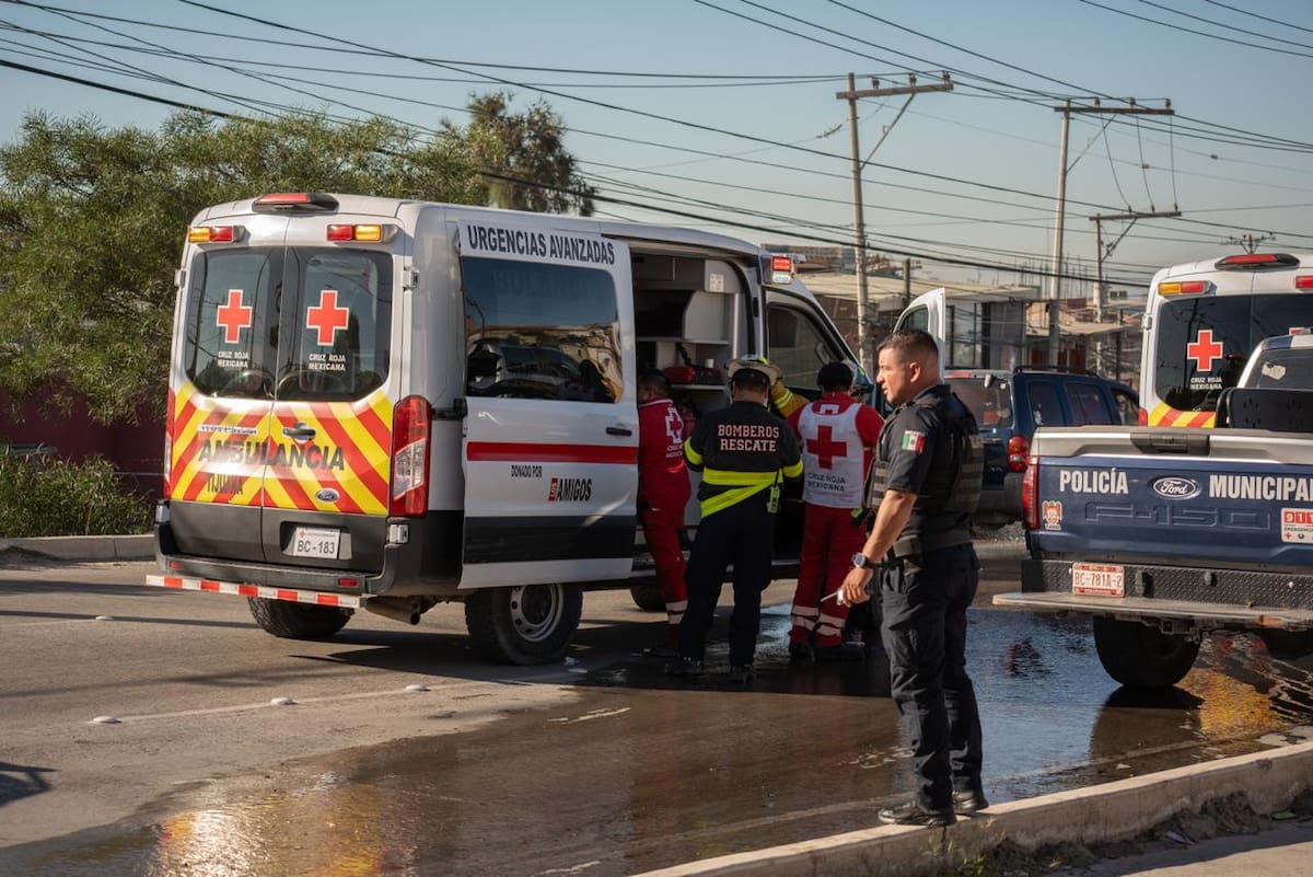 El incidente se registró a las 08:20 horas de hoy cuando vecinos alertaron grandes llamas y humo que salía de una vivienda. Foto: Border Zoom