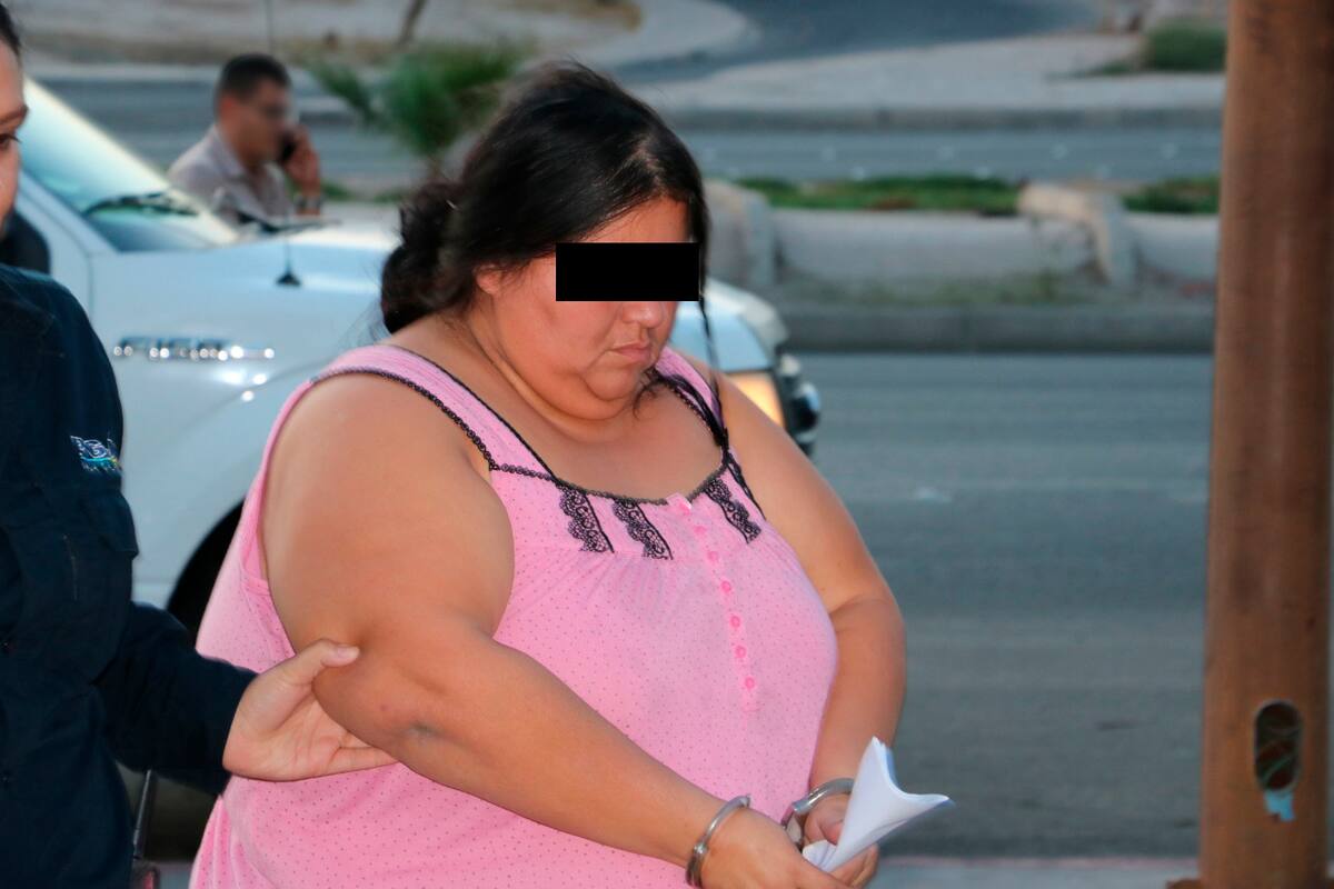 Aprehenden a mujer buscada por homicidio y robo de vehículo