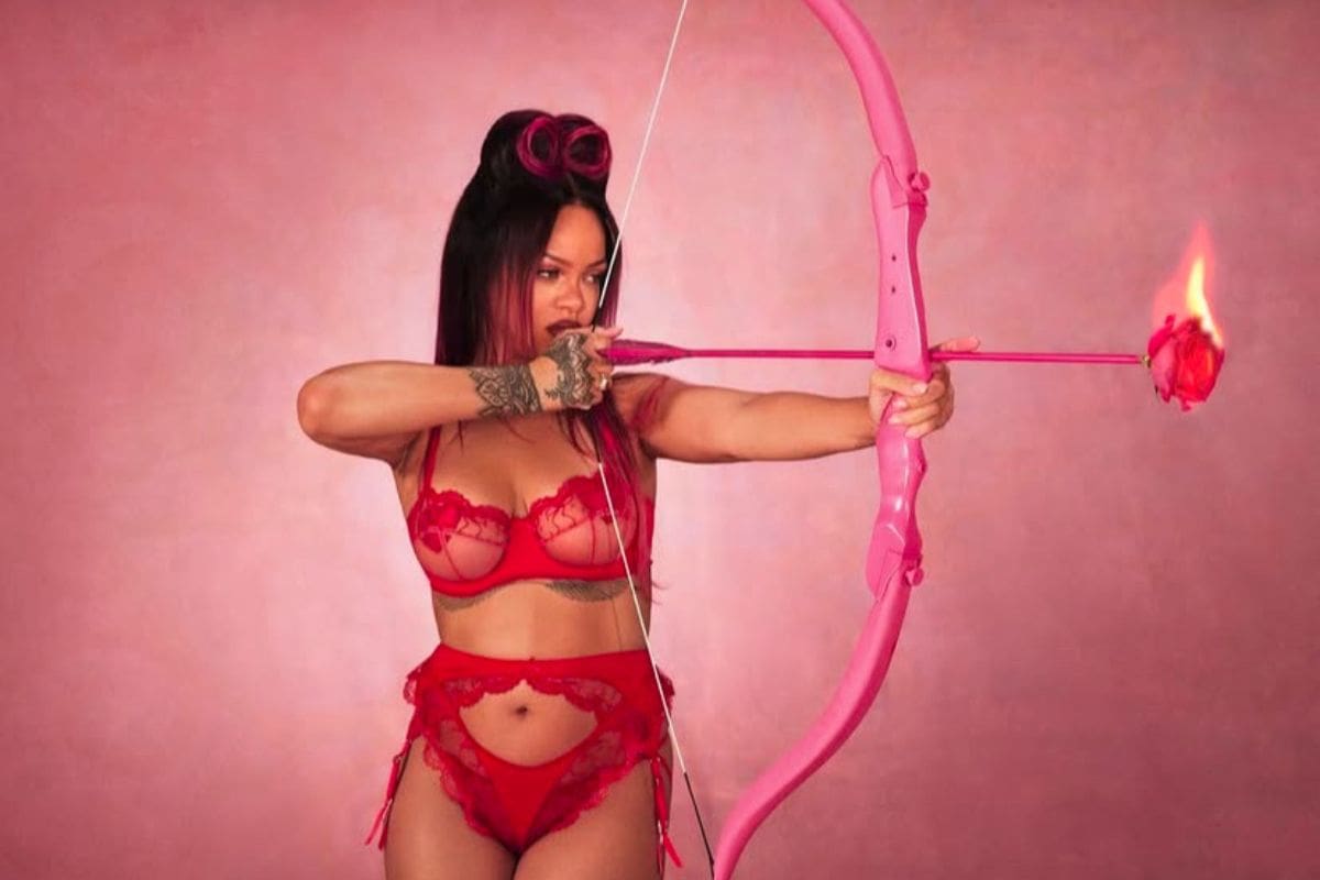 Rihanna lanza su nueva colección de lencería para San Valentín