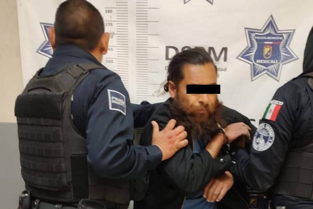 Detenido ataca a policía para huir de la comandancia