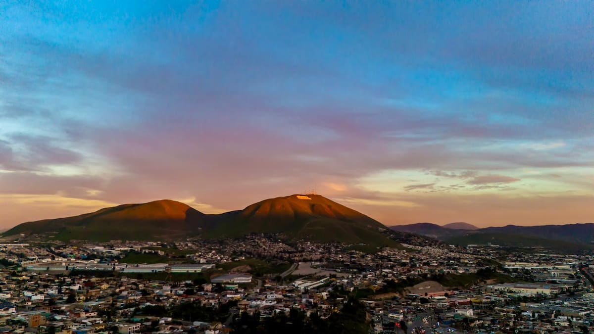 Un cielo teñido de tonos pasteles se observó este martes 27 de enero durante un colorido atardecer de invierno en la ciudad fronteriza.
Foto: BorderZoom