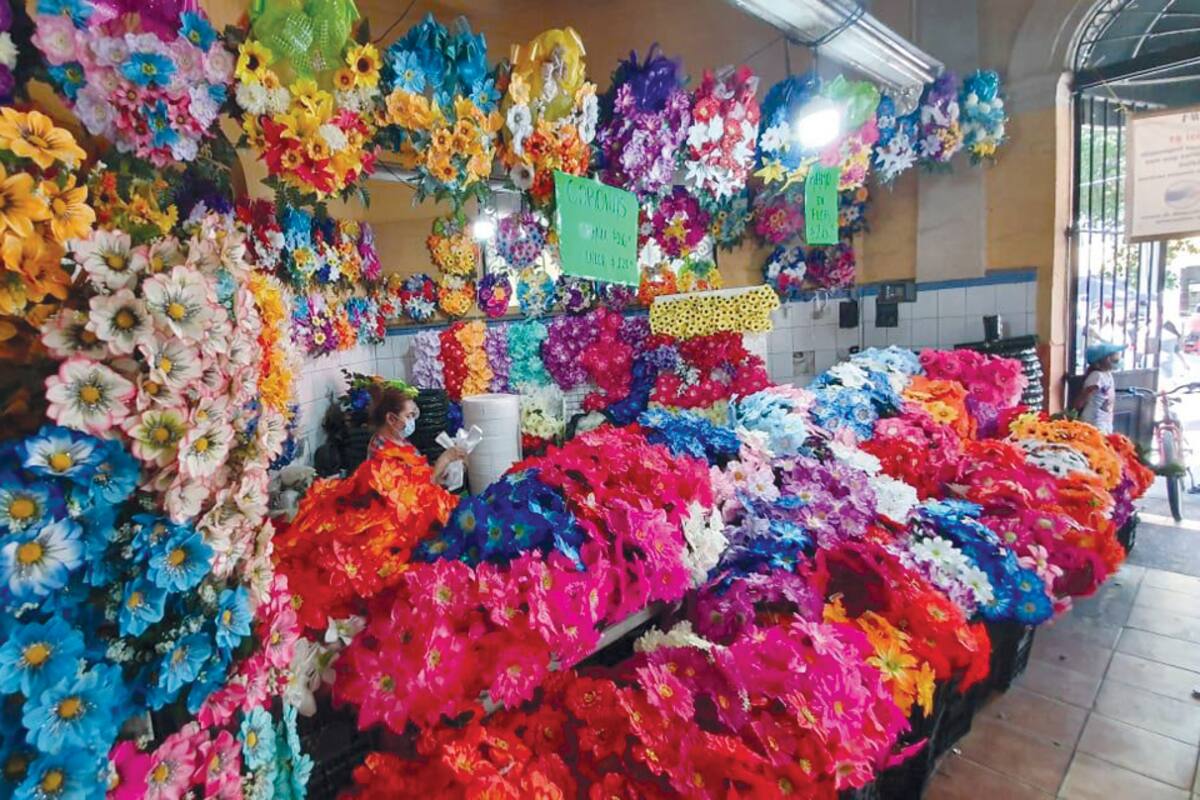 Arranca venta de flores y coronas para el Día de Muertos