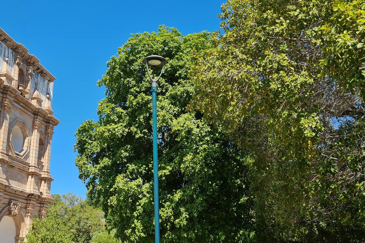Hermosillo: Plaza de los Tres Pueblos de Villa de Seris, ¡Está en penumbras!