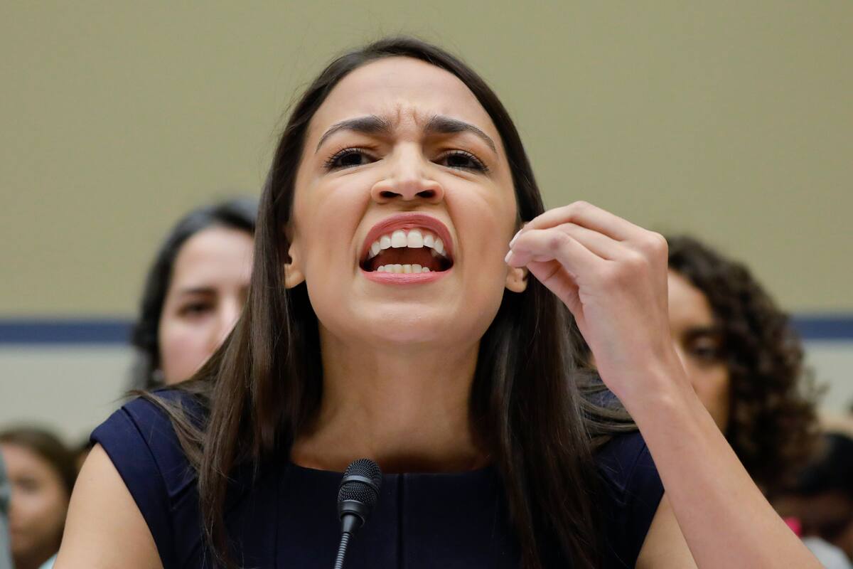 Alexandria Ocasio dice que Trump está dispuesto a desatar una guerra mundial usando a Irán para sepultar el escándalo de los archivos de Jeffrey Epstein