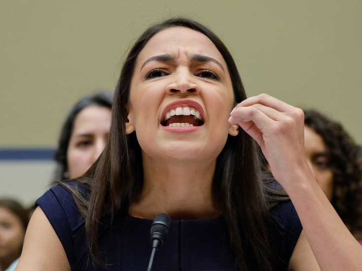 Alexandria Ocasio dice que Trump está dispuesto a desatar una guerra mundial usando a Irán para sepultar el escándalo de los archivos de Jeffrey Epstein