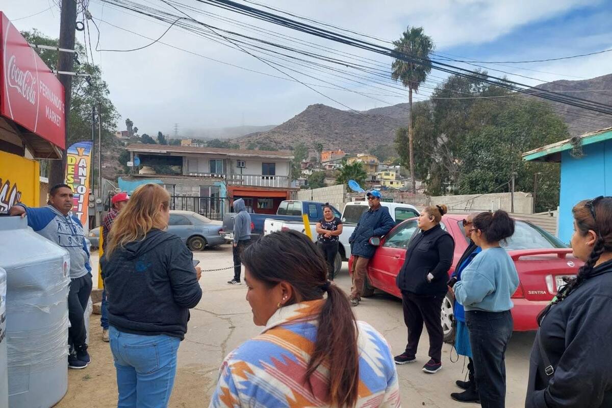 Recibe comunidad de Buenavista cinco tinacos de agua potable