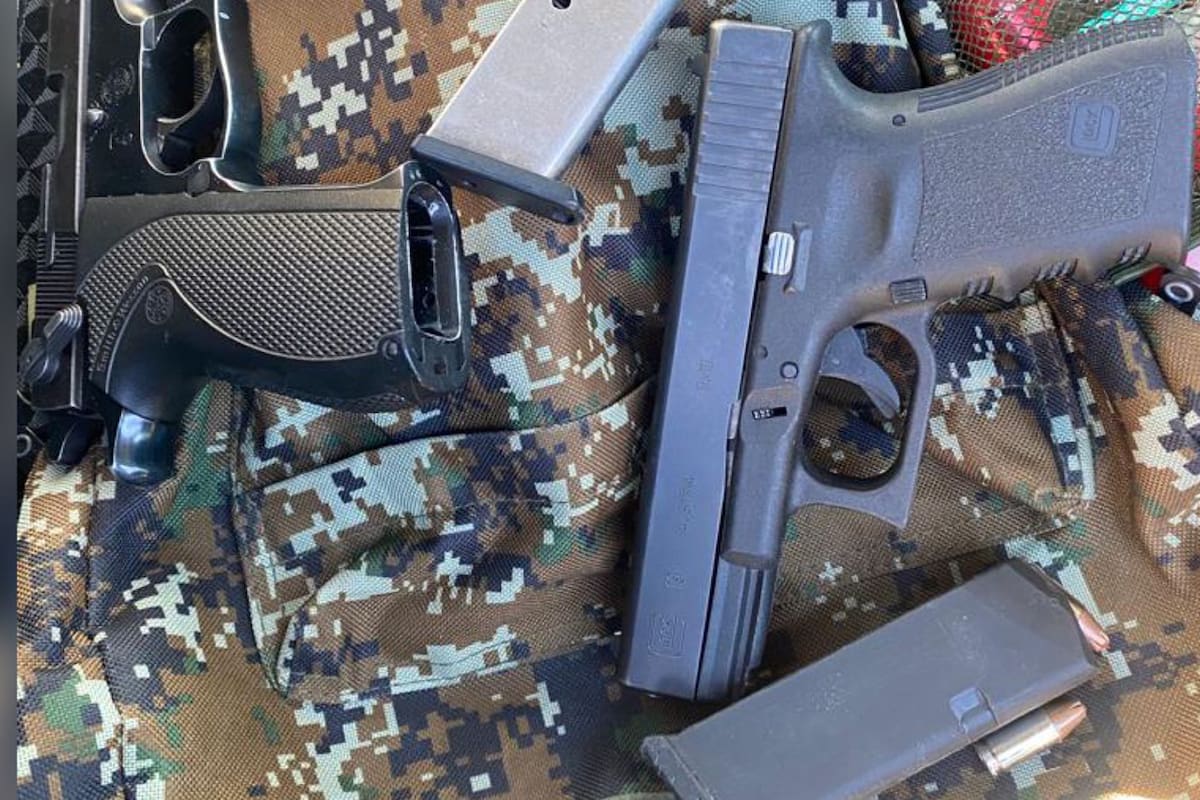 Detienen en Tijuana a dos jóvenes que subieron a un Uber con un arma