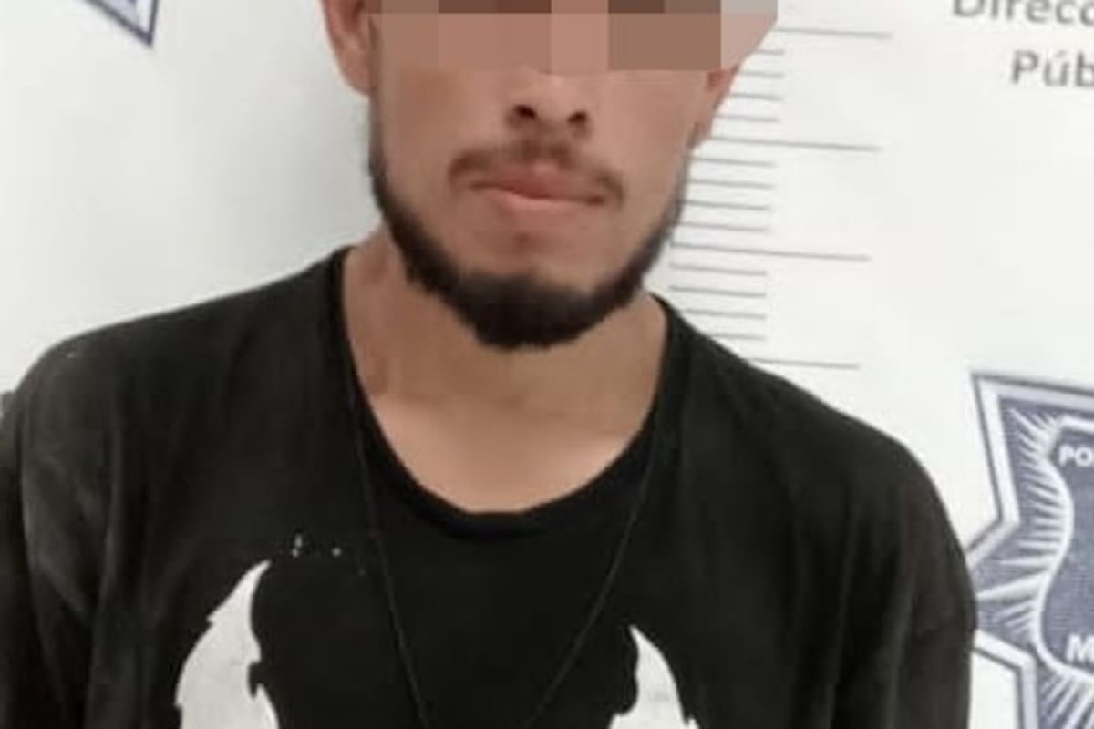 Intenta asaltar tienda y solo alcanza a robar una soda: empleado lo enfrenta y lo detienen