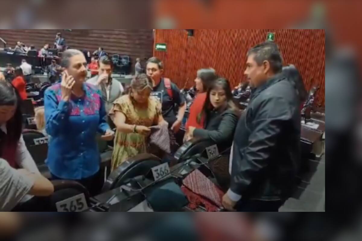Diputada de Morena vende rebozos en plena sesión en San Lázaro