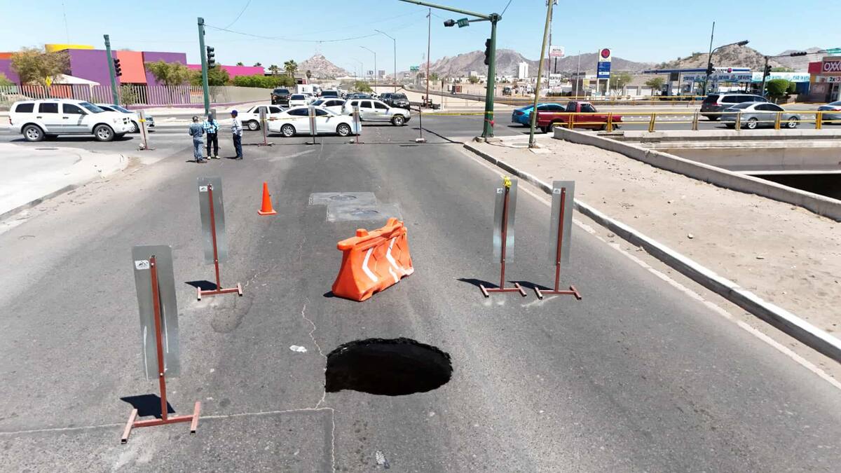 La ruta alterna se ha implementado por trabajos de rehabilitación tras haberse registrado un socavón en Paseo Vado del Río. Foto: Julián Ortega