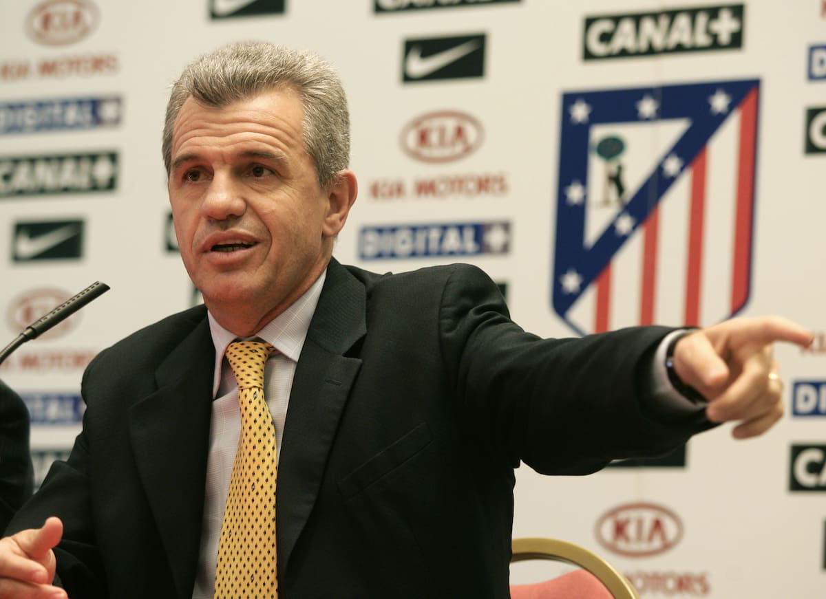 MD82. Madrid, 24/05/06.- El técnico mexicano Javier Aguirre, durante su presentación hoy como nuevo entrenador del Atlético de Madrid para la próxima temporada. EFE/Paco Campos