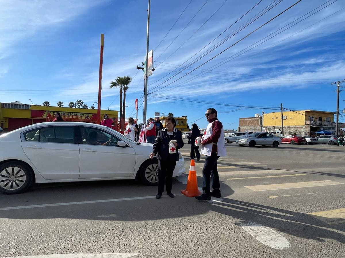 La Cruz Roja de Rosarito inició la Colecta Nacional 2026 con una meta de recaudar alrededor de 2 millones de pesos para fortalecer la operatividad del servicio de ambulancias, que se brinda de manera gratuita a la población. Foto: Carmen Gutierrez