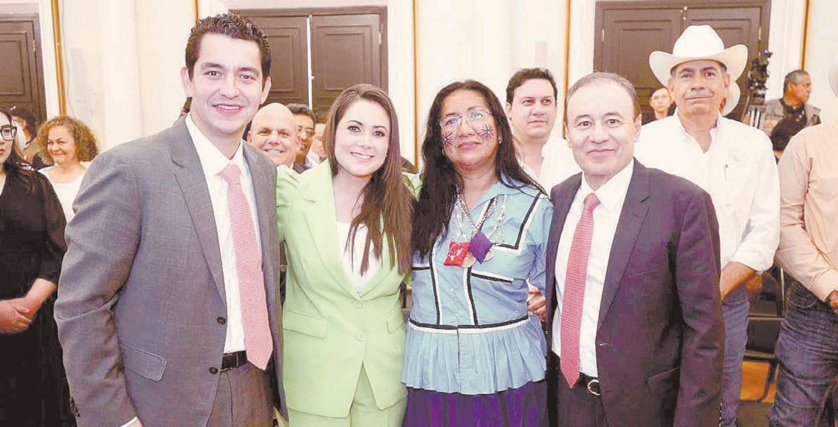 El gobernador Alfonso Durazo y Roberto Gradillas, secretario de Economía. FOTO: ESPECIAL