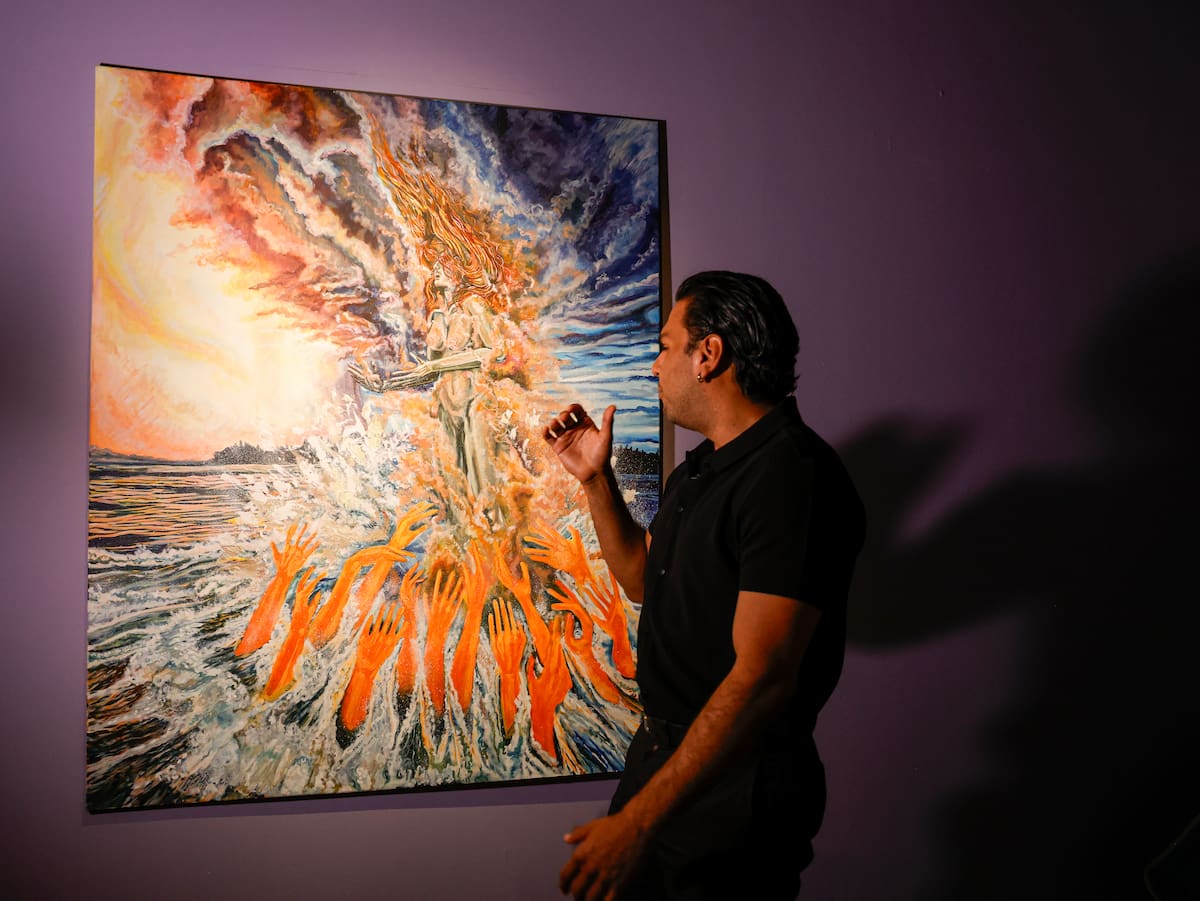 La exposición reúne obras realizadas desde 2010 hasta la actualidad, permitiendo observar la evolución de su lenguaje artístico y del discurso que el artista ha construido.│Foto: Juan J. Morales