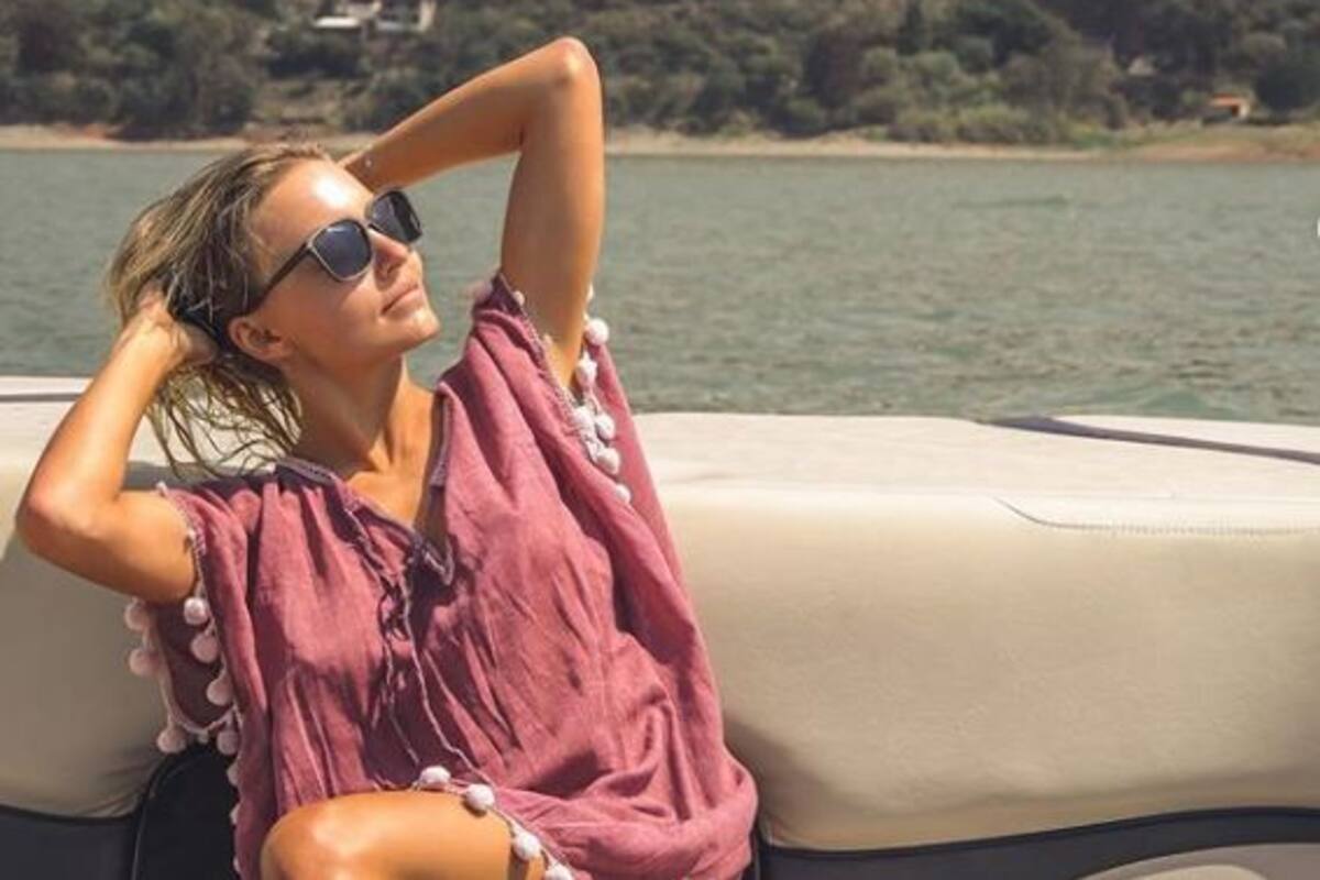 Avientan lata de cerveza a Angelique Boyer